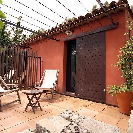 Les Pierres Sauvages Bed & Breakfast *